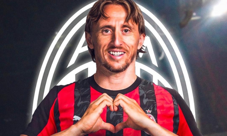 Vários estilos de camisas usadas por Luka Modrić Vários estilos de camisas usadas por Luka Modrić